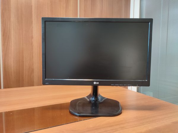 مانیتور استوک 19 اینج مدل LG